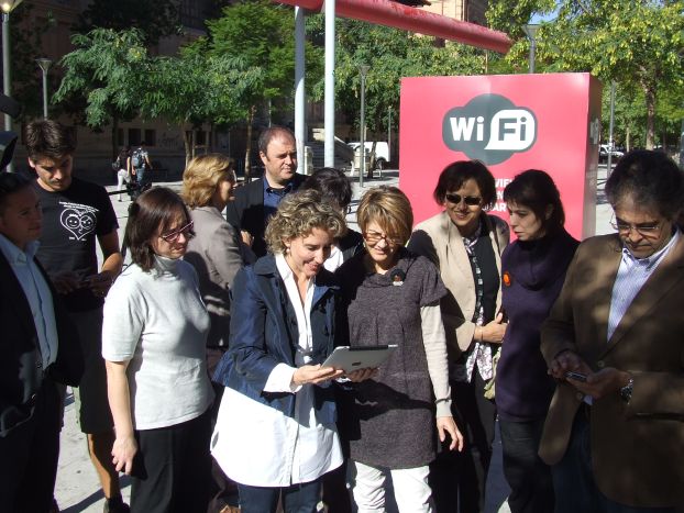 Nova zona wi-fi gratuïta a la plaça dels Instituts 