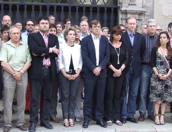 » Minuto de silencio por las víctimas del terremoto de Lorca