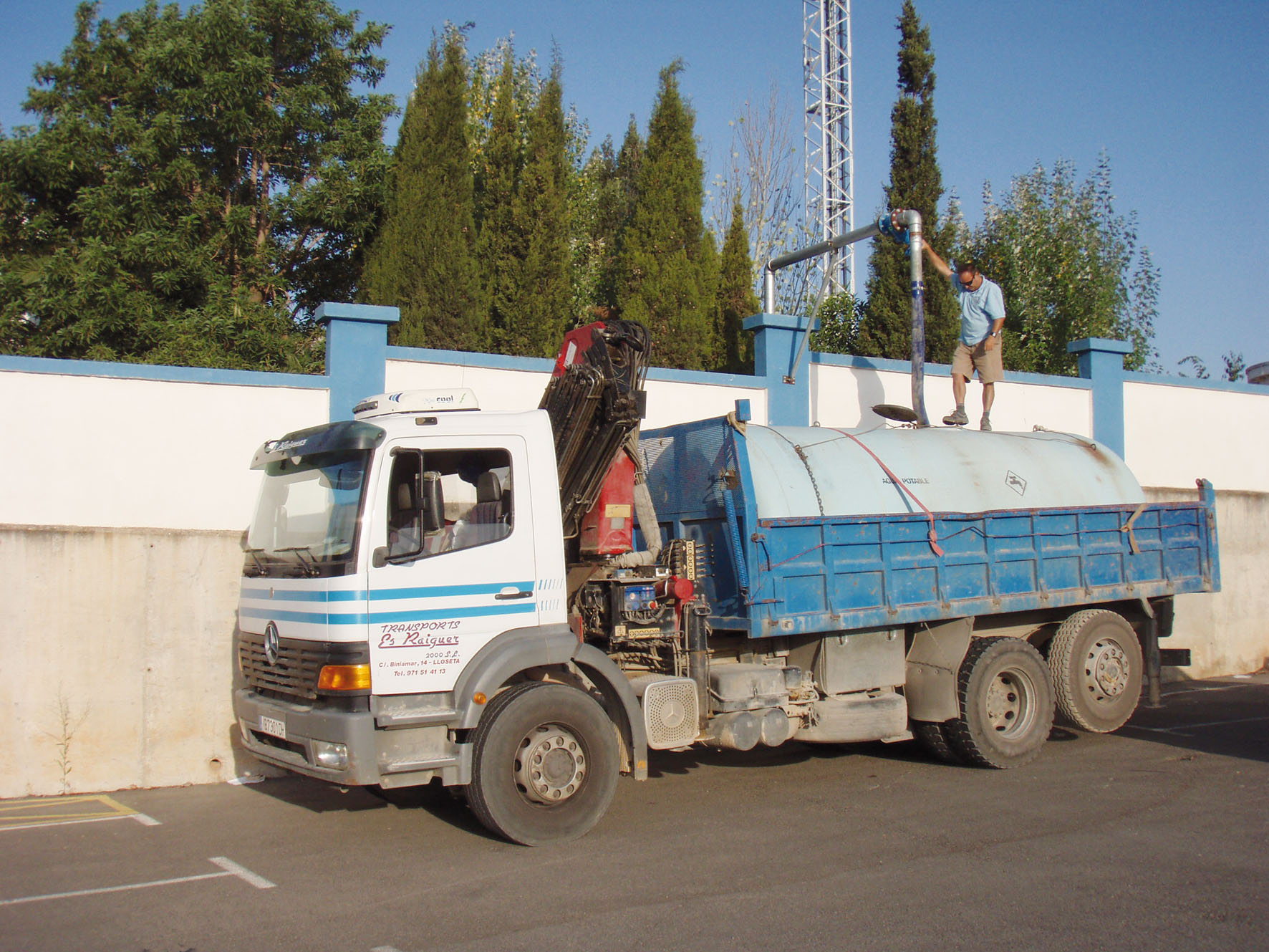 El Ayuntamiento de Palma atiende puntualmente la falta de suministro de agua potable que padece Deià El Ayuntamiento de Palma atiende puntualmente la falta de suministro de agua potable que padece Deià 