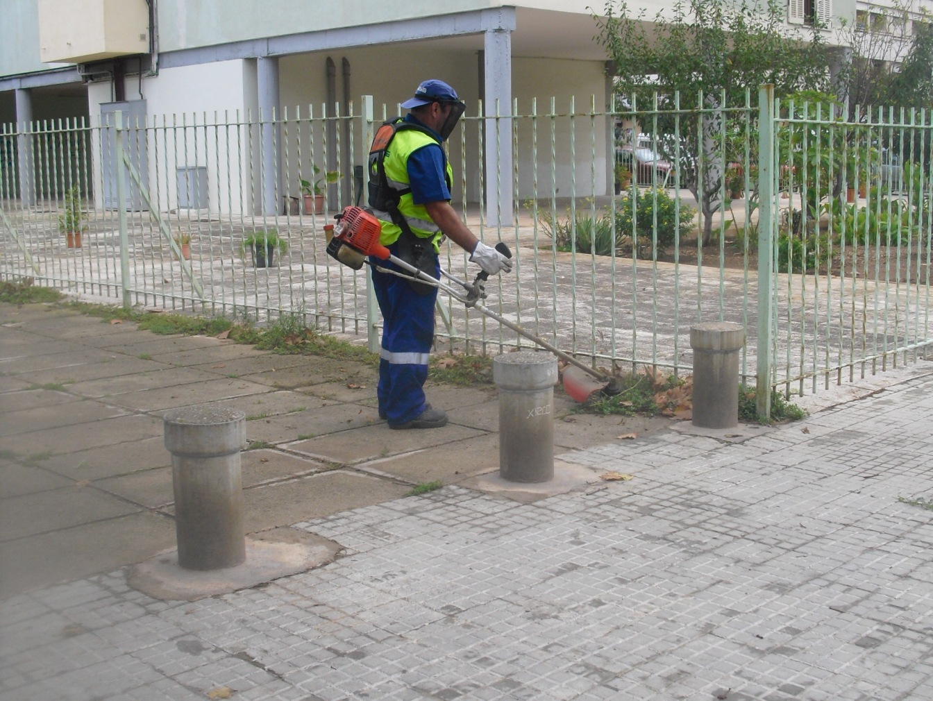 EMAYA ha fet nets 606 contenidors, ha netejat a pressió 27.200 metres de carrer i ha substituït 378 papereres des de l'inici del Pla integral per a les barriades