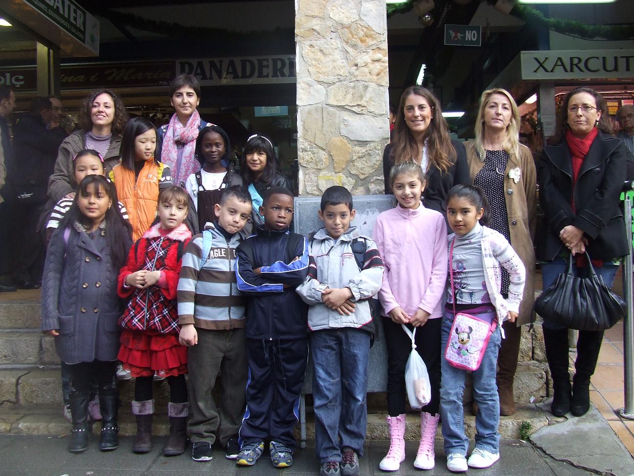 El projecte 'L'escola al mercat'explica als escolars els avantatges dels aliments frescs als mercats municipals 