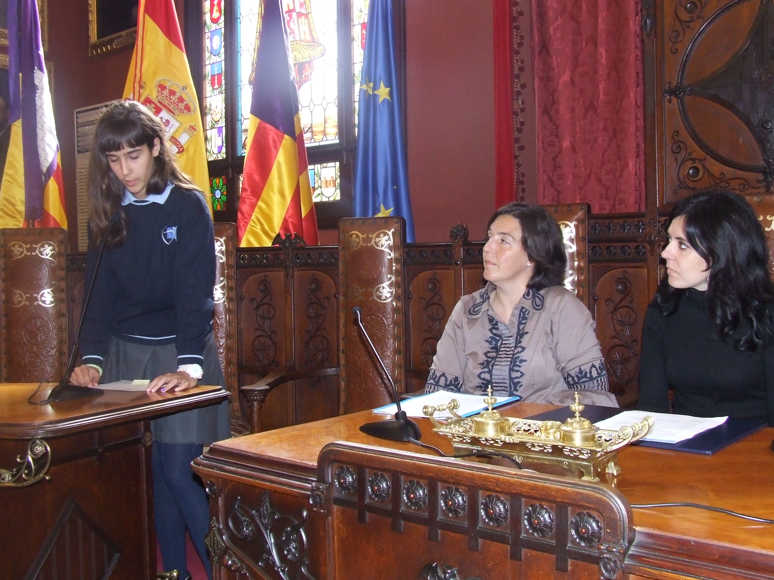 Els infants i UNICEF presentan les Los niños y UNICEF presentan sus propuestas contra la desnutrición infantil en el Ayuntamiento de Palma