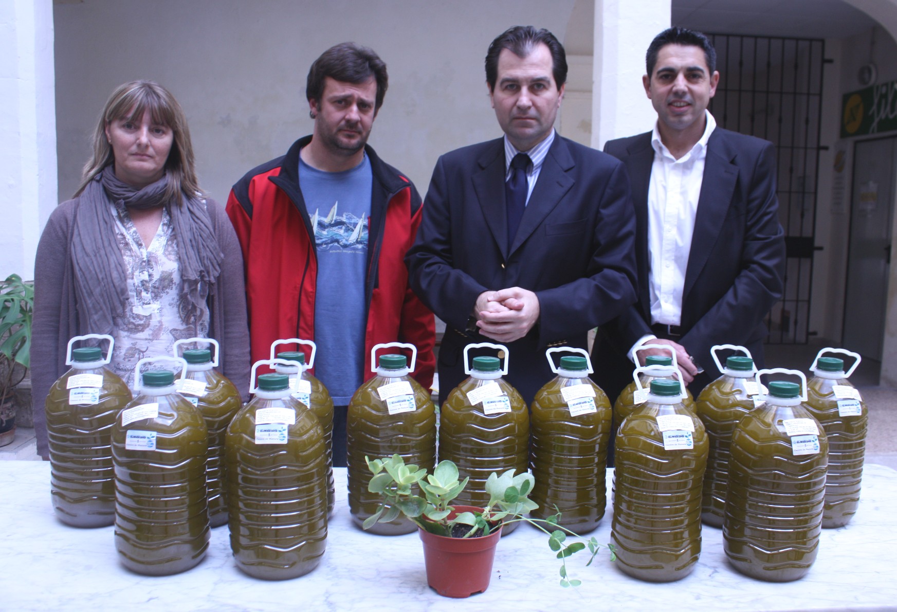 EMAYA dona a La Sapiencia la producción anual de fruta y aceite obtenidos en el Centre de Conservació per a la Biodiversitat 