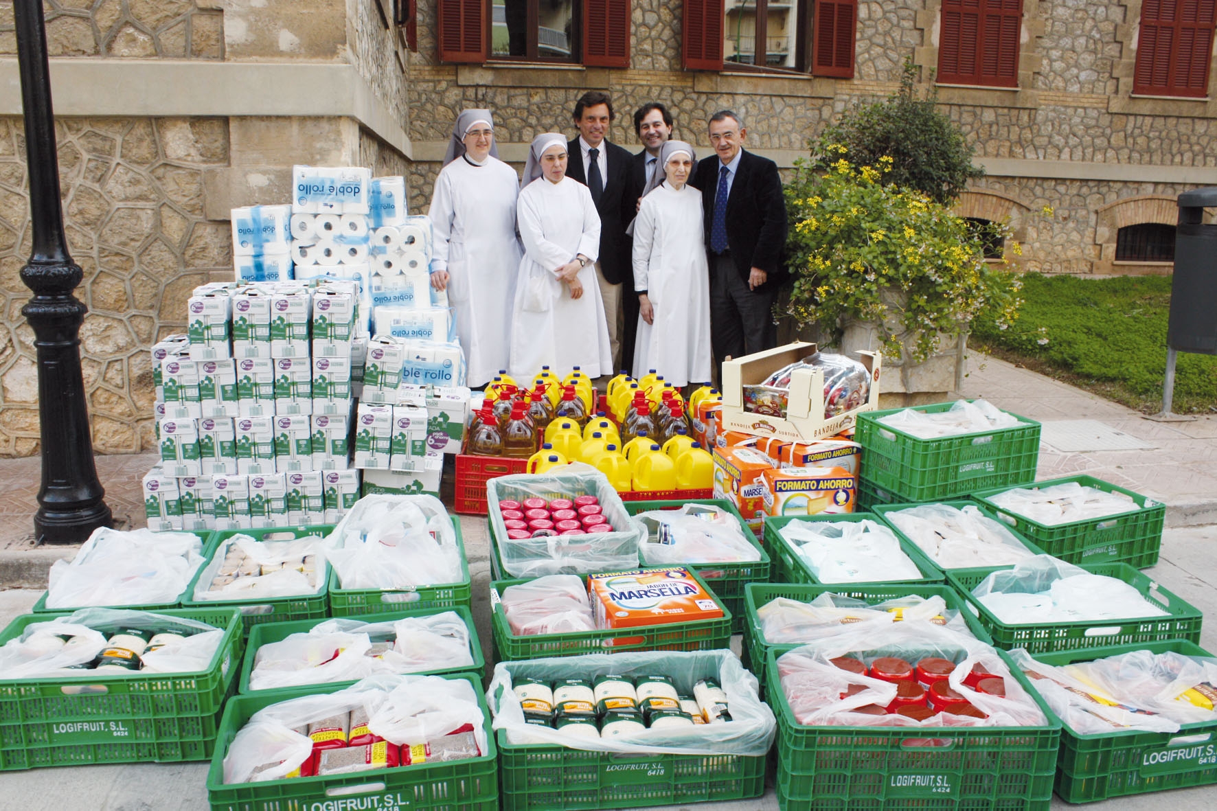 EMAYA dona 3.000 euros en productos de primera necesidad a La Sapiència, Hermanitas de los Pobres y Can Gazà