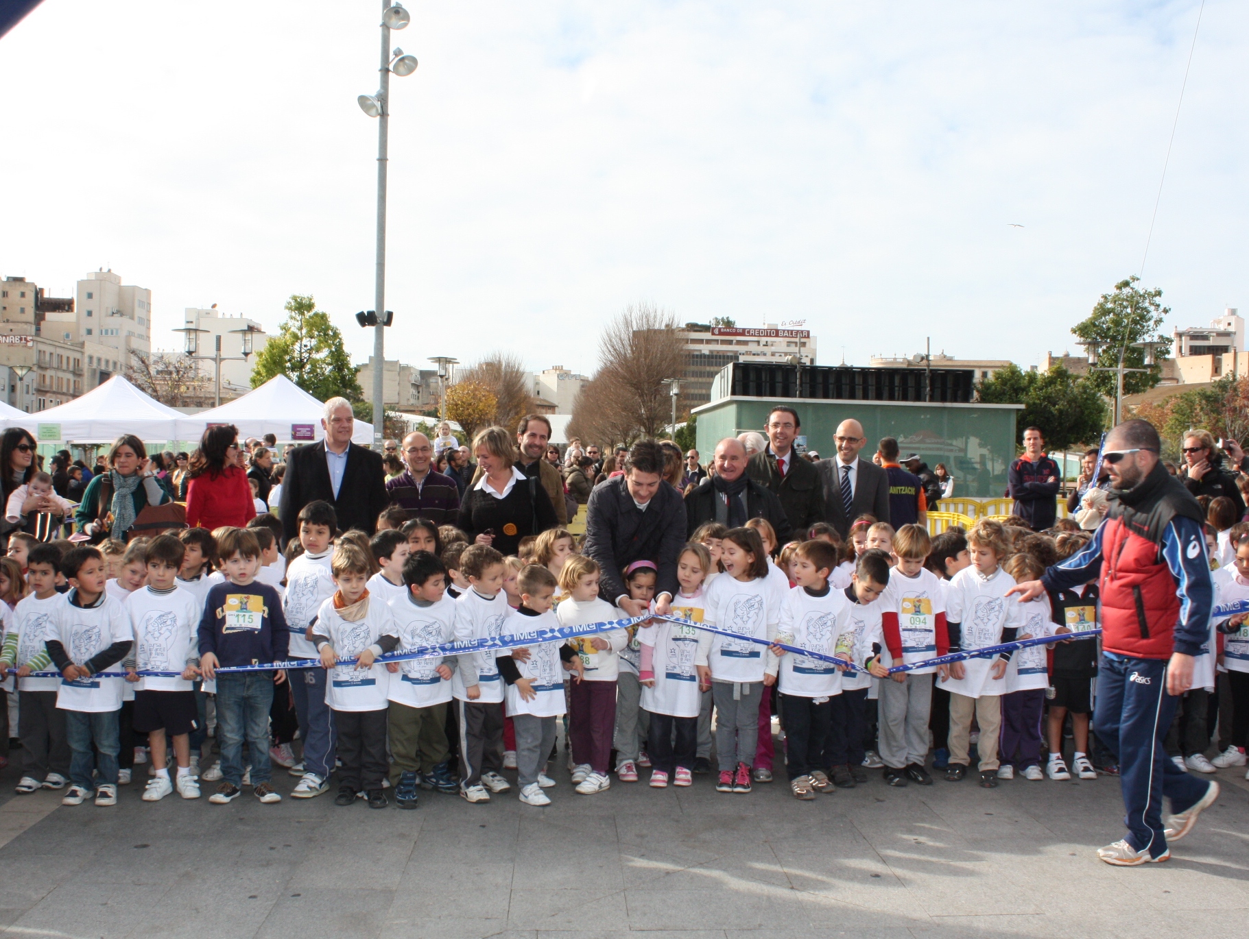 Cerca de 800 niños y niñas de Palma participan en la Cursa Infantil de Reis 2012