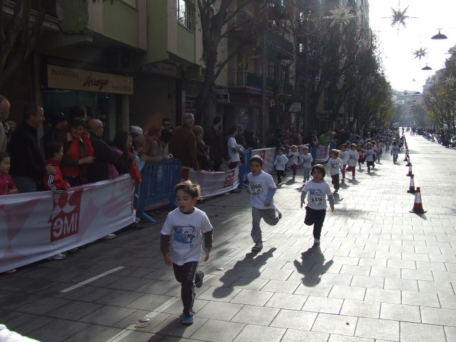 Uns 400 joves participen a la segona cursa infantil de Reis