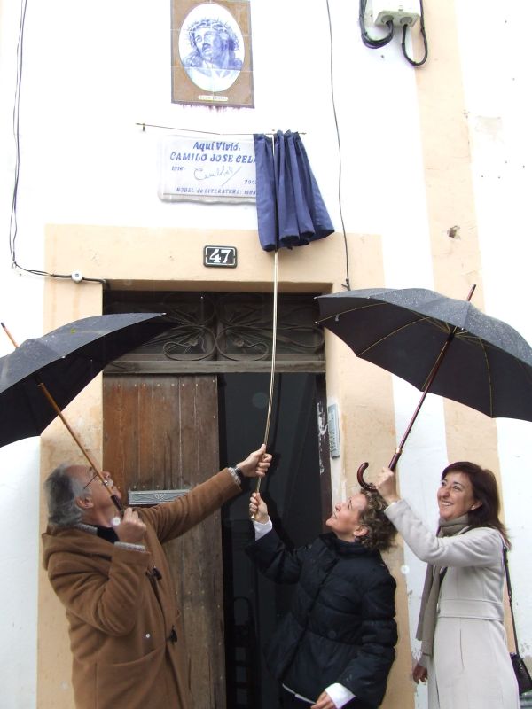 » Placa para recordar la residencia del matrimonio Cela